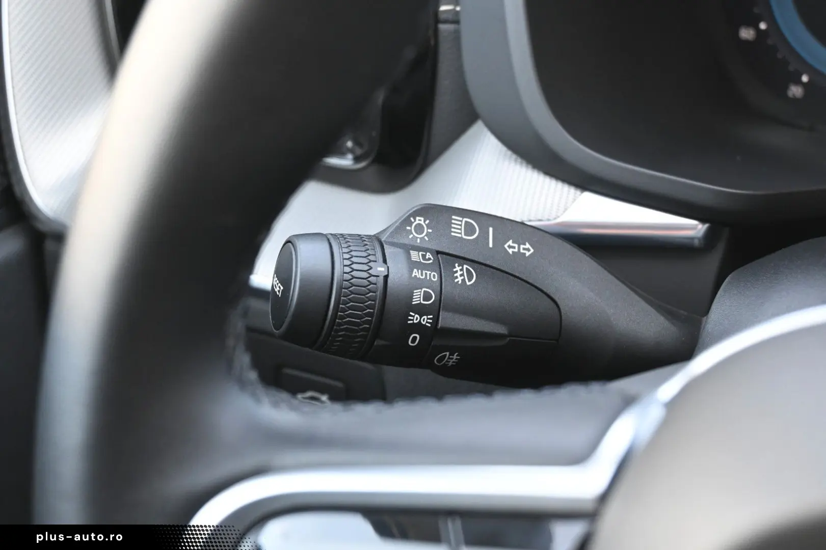 XC60 B5D AWD R-Design LUFT 360 H&K STHZ HUD QI