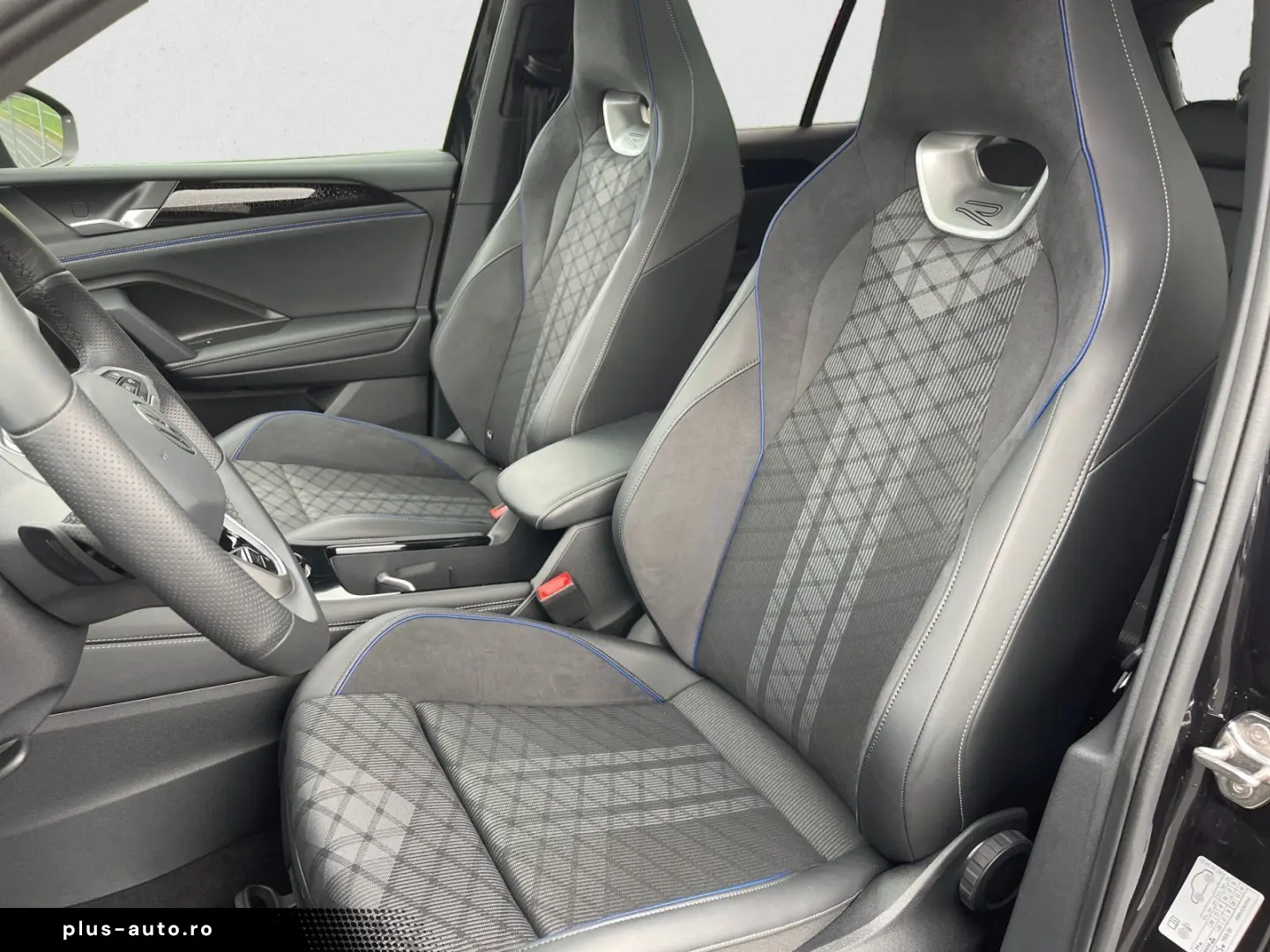 Tiguan R-Line 4Motion TDI DSG 20  AHK PANO BLACK