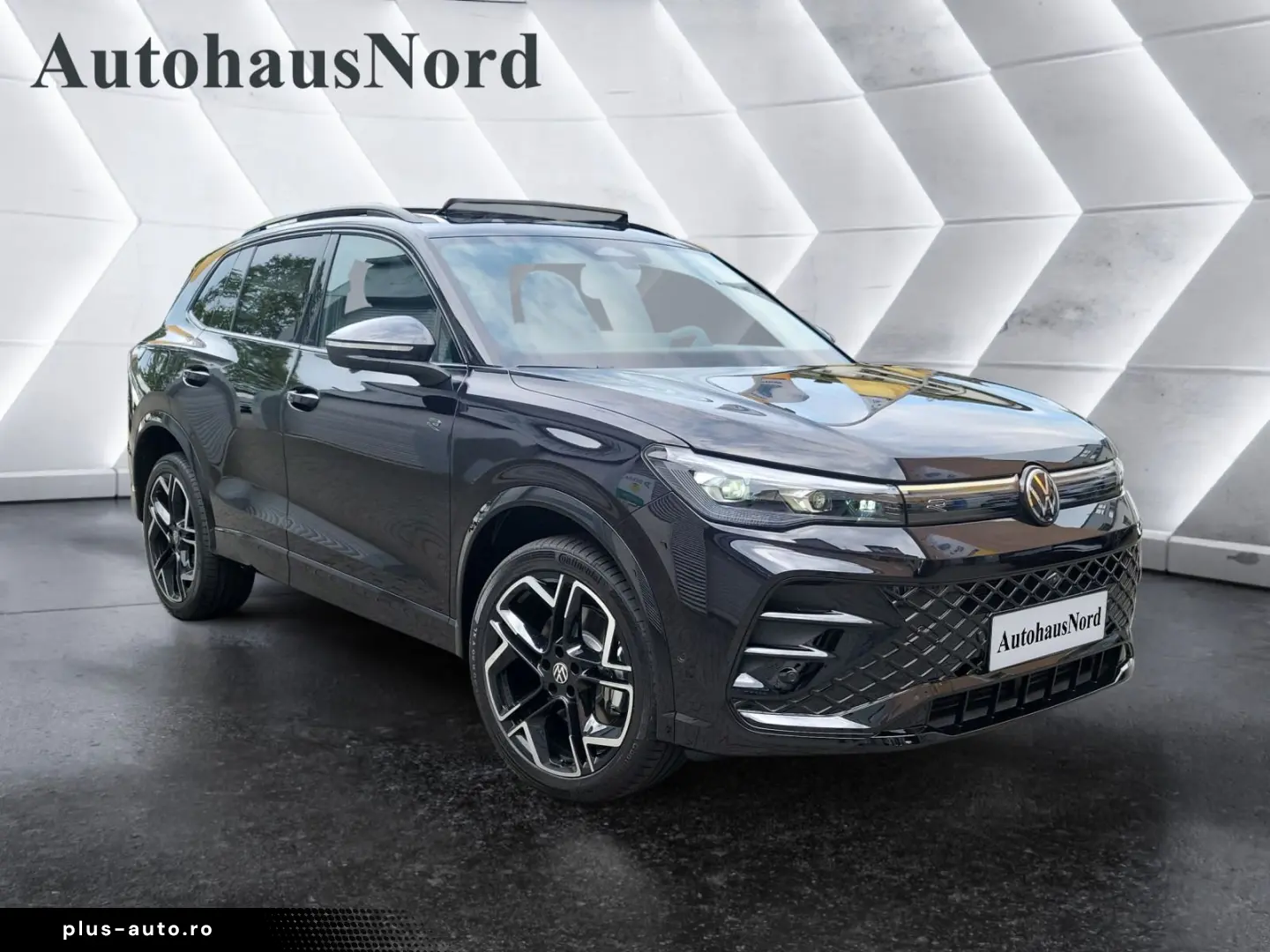 Tiguan 2.0 TDI R-Line 4x4 PAN BLACK NP 72.800¤ S