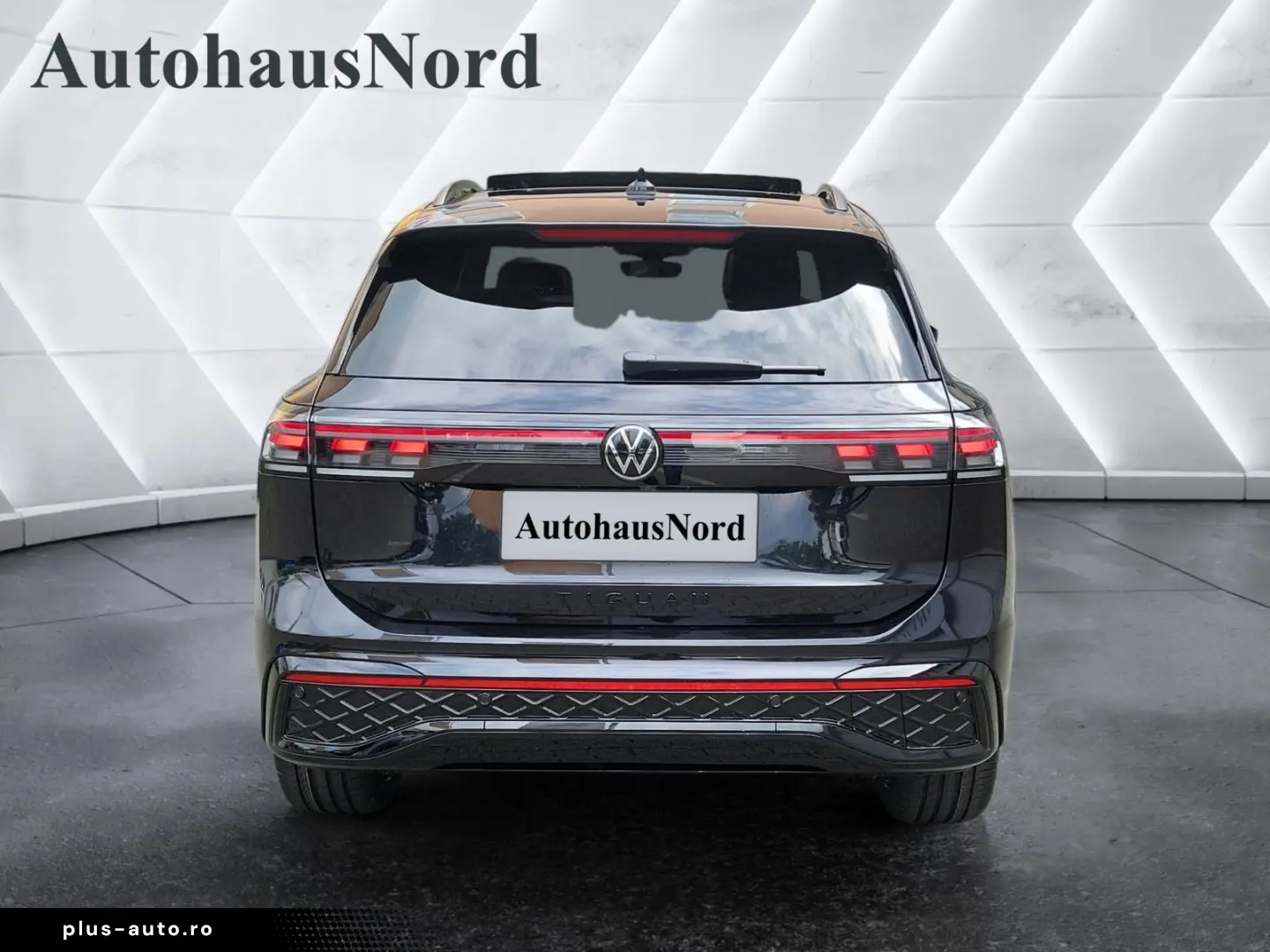 Tiguan 2.0 TDI R-Line 4x4 PAN BLACK NP 72.800¤ S