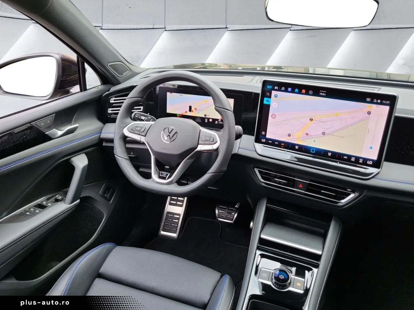 Tiguan 2.0 TDI R-Line 4x4 PAN BLACK NP 72.800¤ S