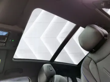 Tiguan 2.0 TDI R-Line 4x4 PAN BLACK NP 72.800¤ S