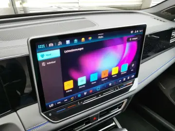 Tiguan 2.0 TDI R-Line 4x4 PAN BLACK NP 72.800¤ S