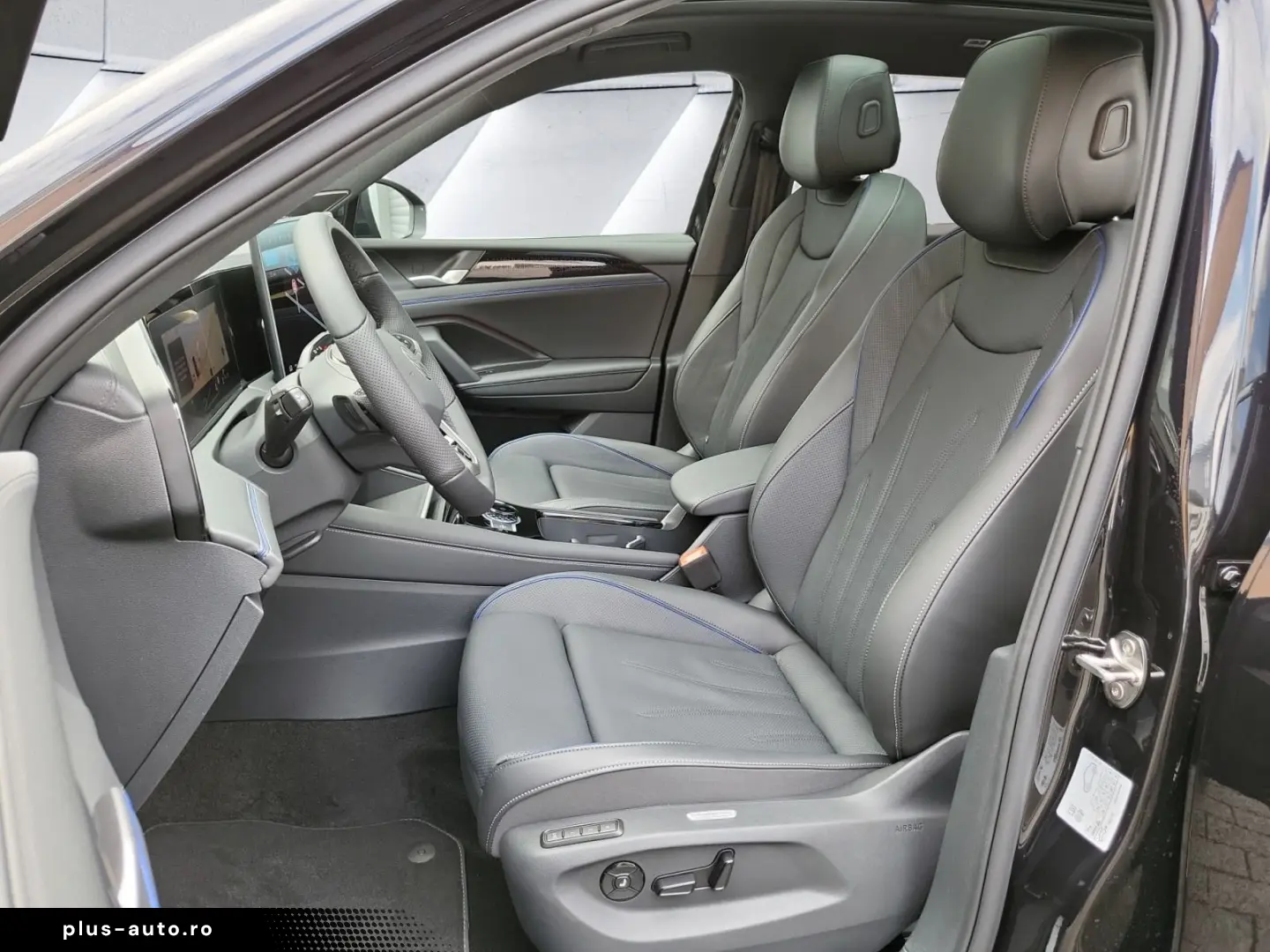 Tiguan 2.0 TDI R-Line 4x4 PAN BLACK NP 72.800¤ S