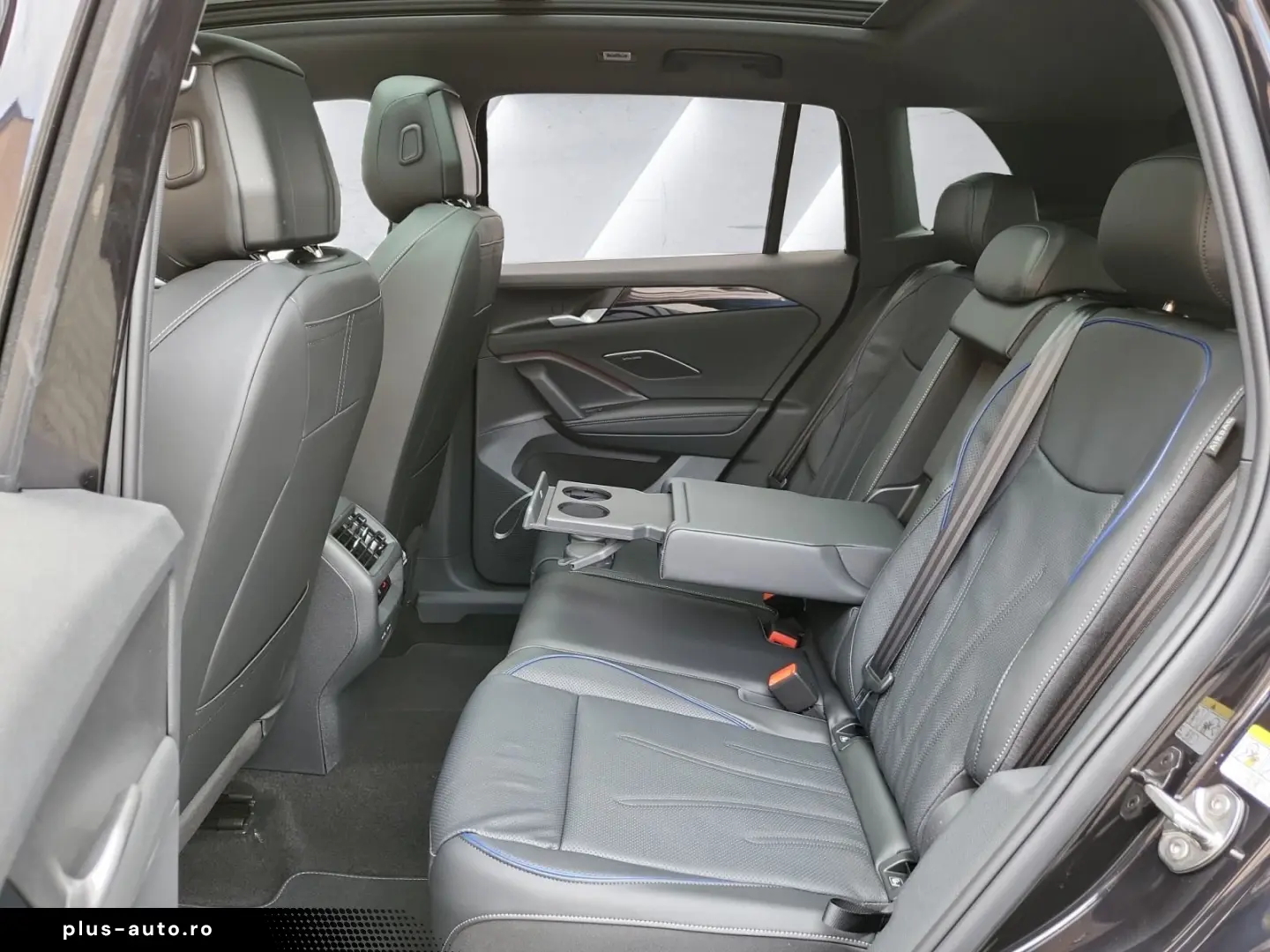 Tiguan 2.0 TDI R-Line 4x4 PAN BLACK NP 72.800¤ S