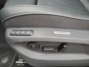 Tiguan 2.0 TDI R-Line 4x4 PAN BLACK NP 72.800¤ S