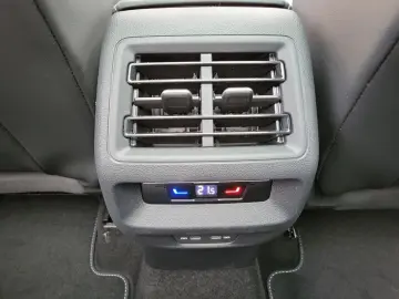 Tiguan 2.0 TDI R-Line 4x4 PAN BLACK NP 72.800¤ S