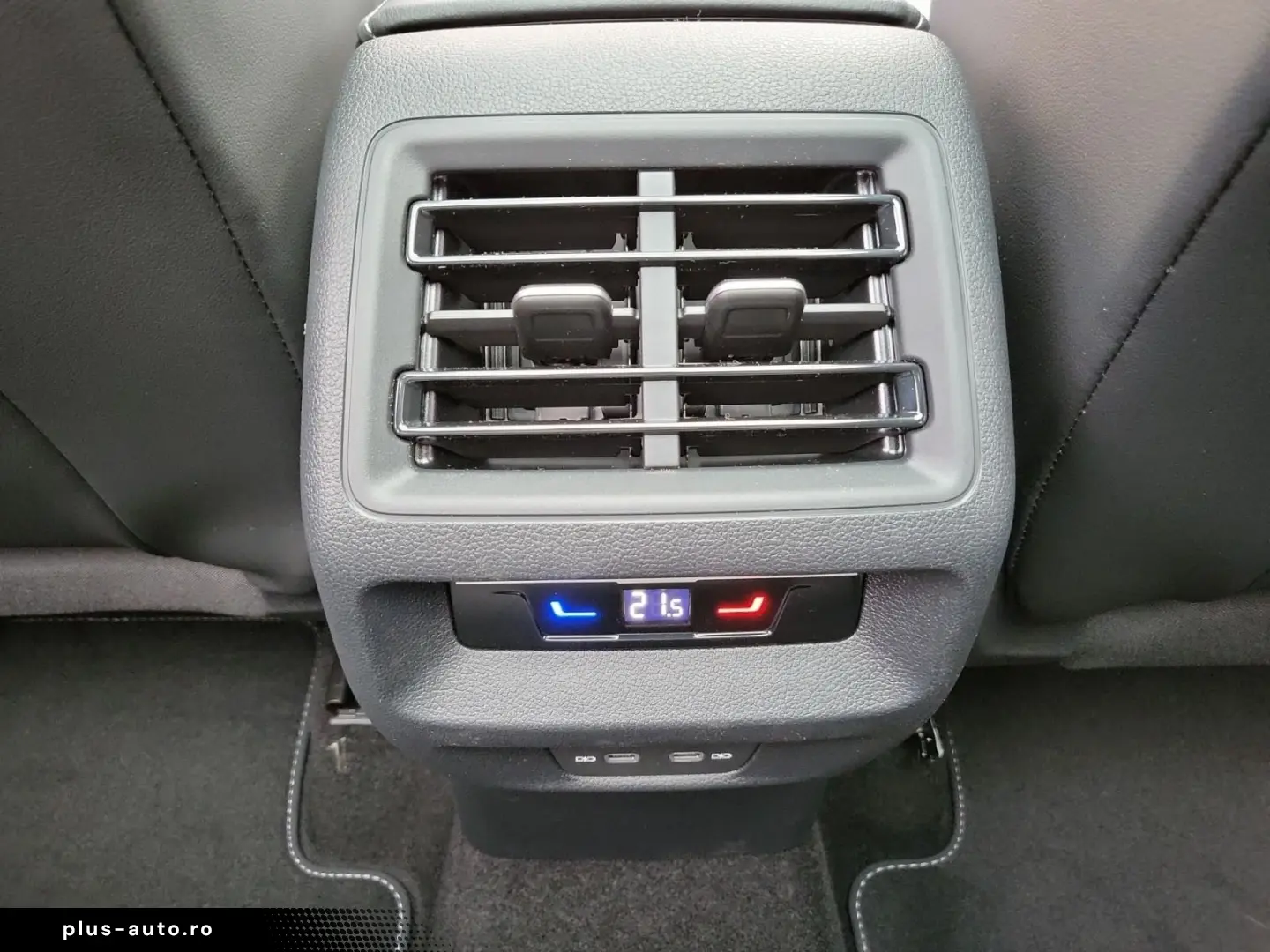 Tiguan 2.0 TDI R-Line 4x4 PAN BLACK NP 72.800¤ S