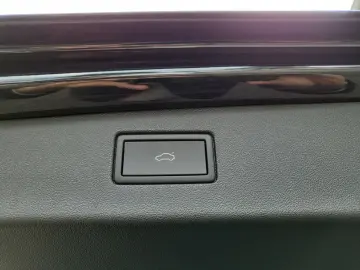 Tiguan 2.0 TDI R-Line 4x4 PAN BLACK NP 72.800¤ S