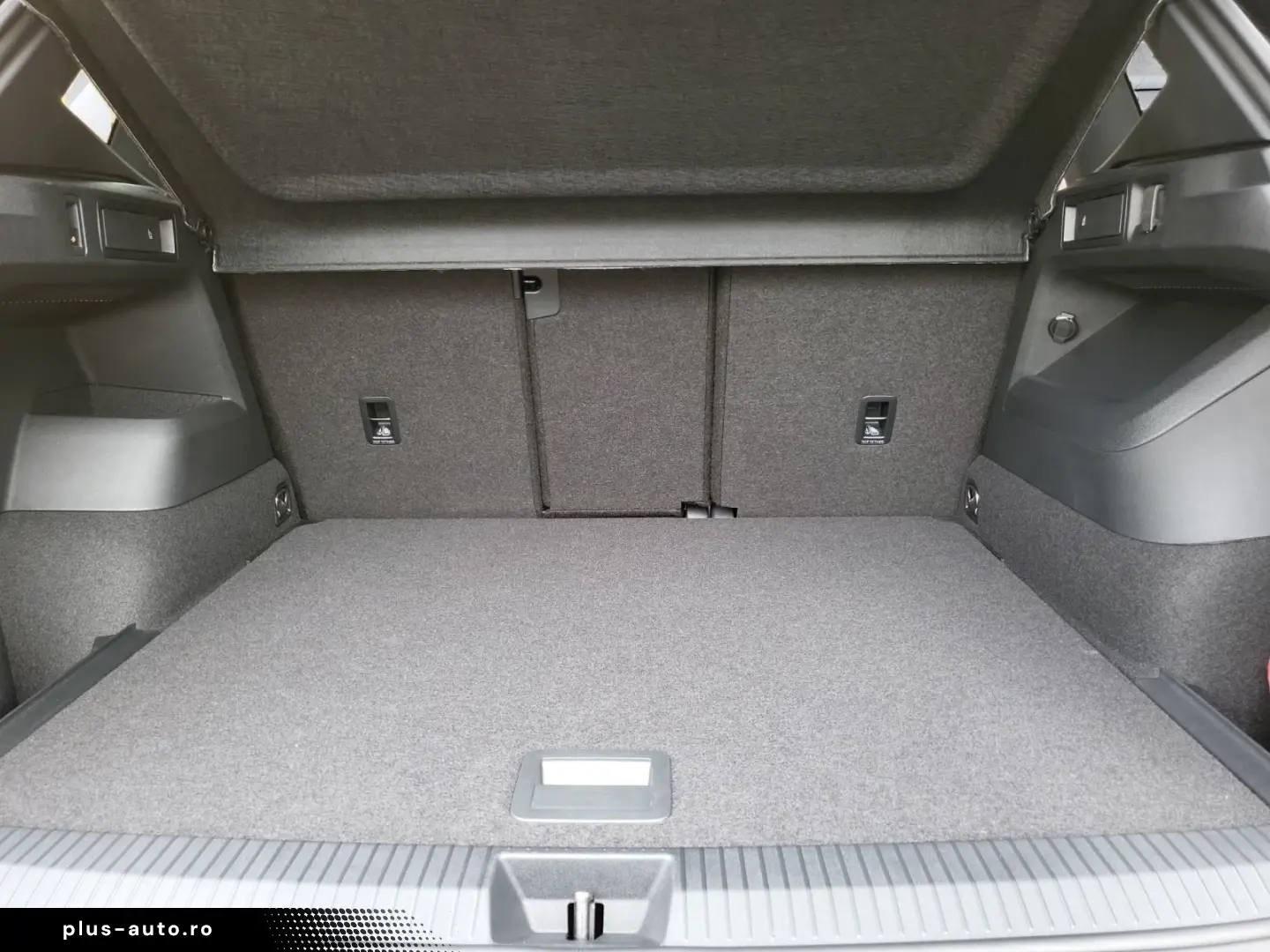 Tiguan 2.0 TDI R-Line 4x4 PAN BLACK NP 72.800¤ S