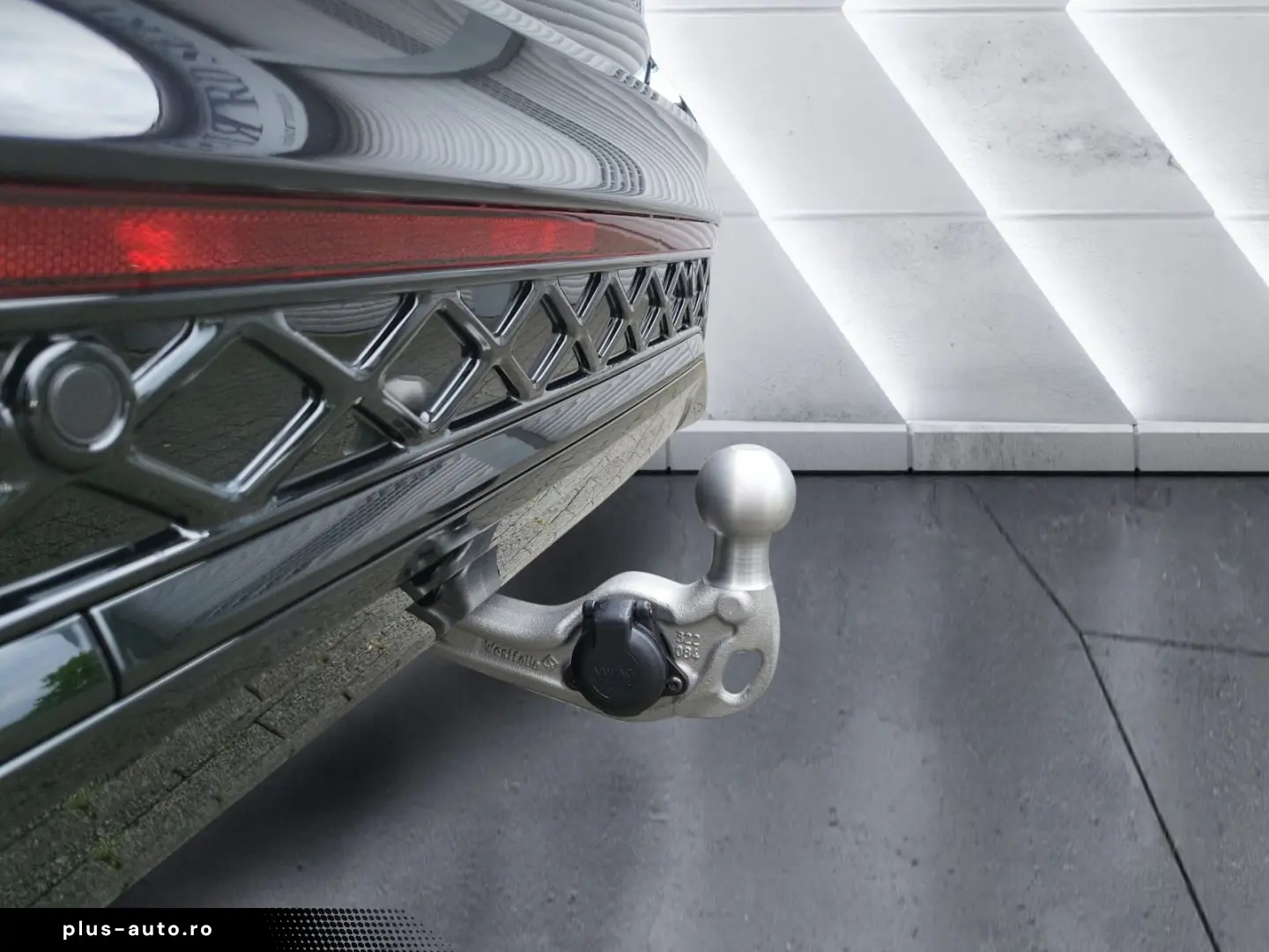 Tiguan 2.0 TDI R-Line 4x4 PAN BLACK NP 72.800¤ S