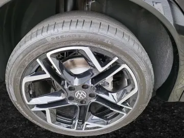 Tiguan 2.0 TDI R-Line 4x4 PAN BLACK NP 72.800¤ S