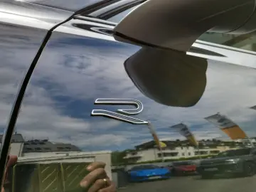 Tiguan 2.0 TDI R-Line 4x4 PAN BLACK NP 72.800¤ S