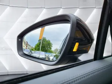 Tiguan 2.0 TDI R-Line 4x4 PAN BLACK NP 72.800¤ S