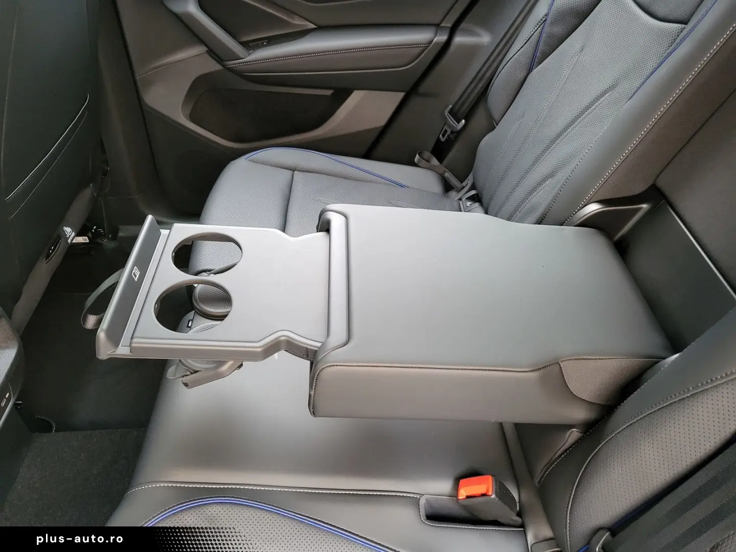 Tiguan 2.0 TDI R-Line 4x4 PAN BLACK NP 72.800¤ S