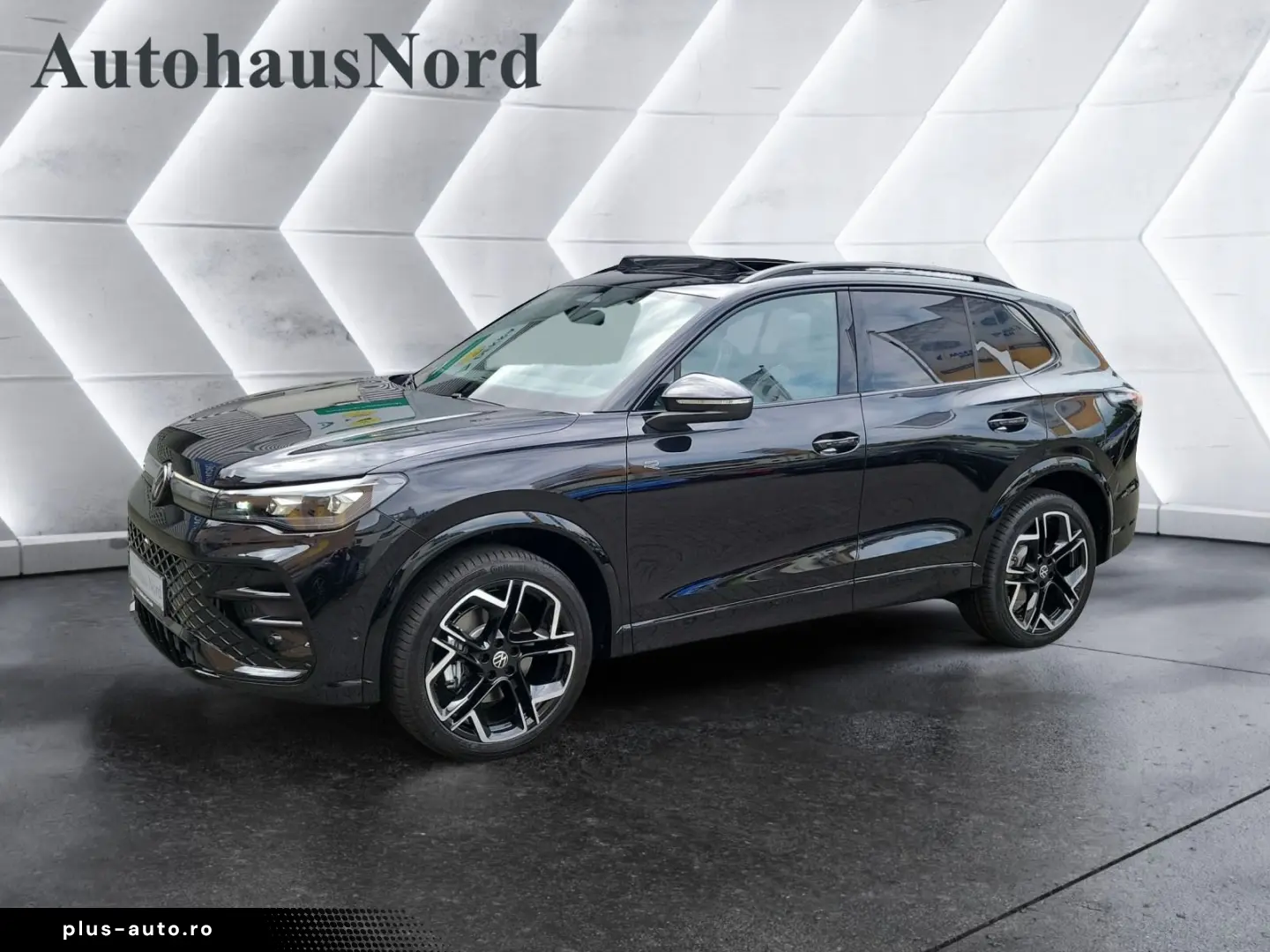 Tiguan 2.0 TDI R-Line 4x4 PAN BLACK NP 72.800¤ S