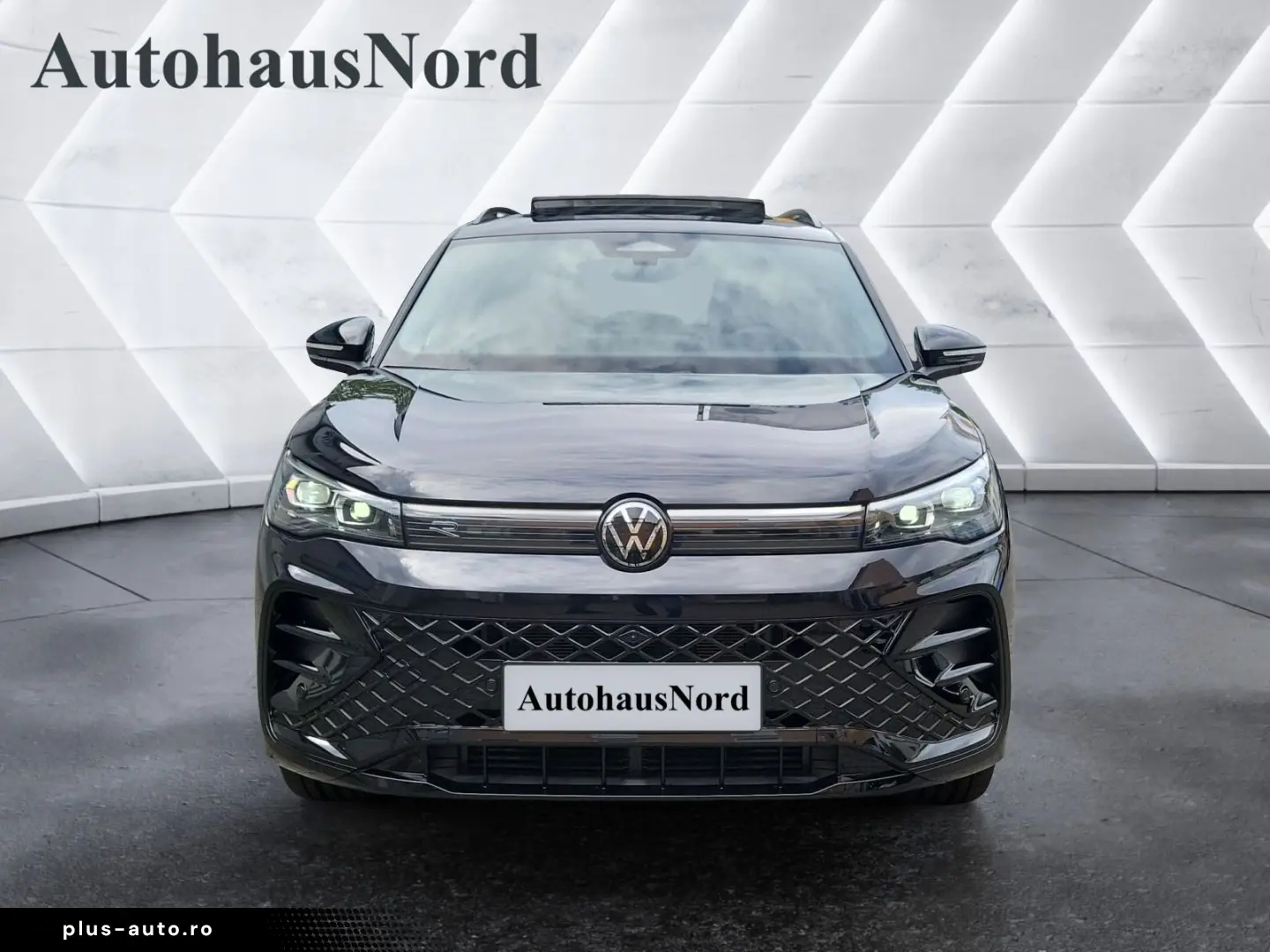 Tiguan 2.0 TDI R-Line 4x4 PAN BLACK NP 72.800¤ S