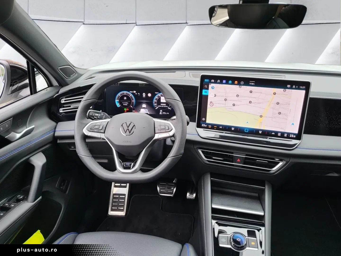 Tiguan 2.0 TDI R-Line 4x4 PAN BLACK NP 72.800¤ S