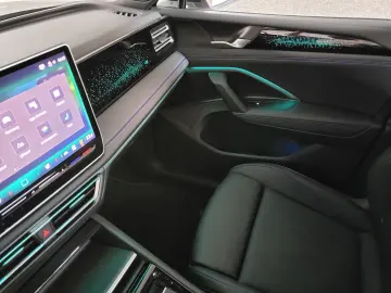 Tiguan 2.0 TDI R-Line 4x4 PAN BLACK NP 72.800¤ S