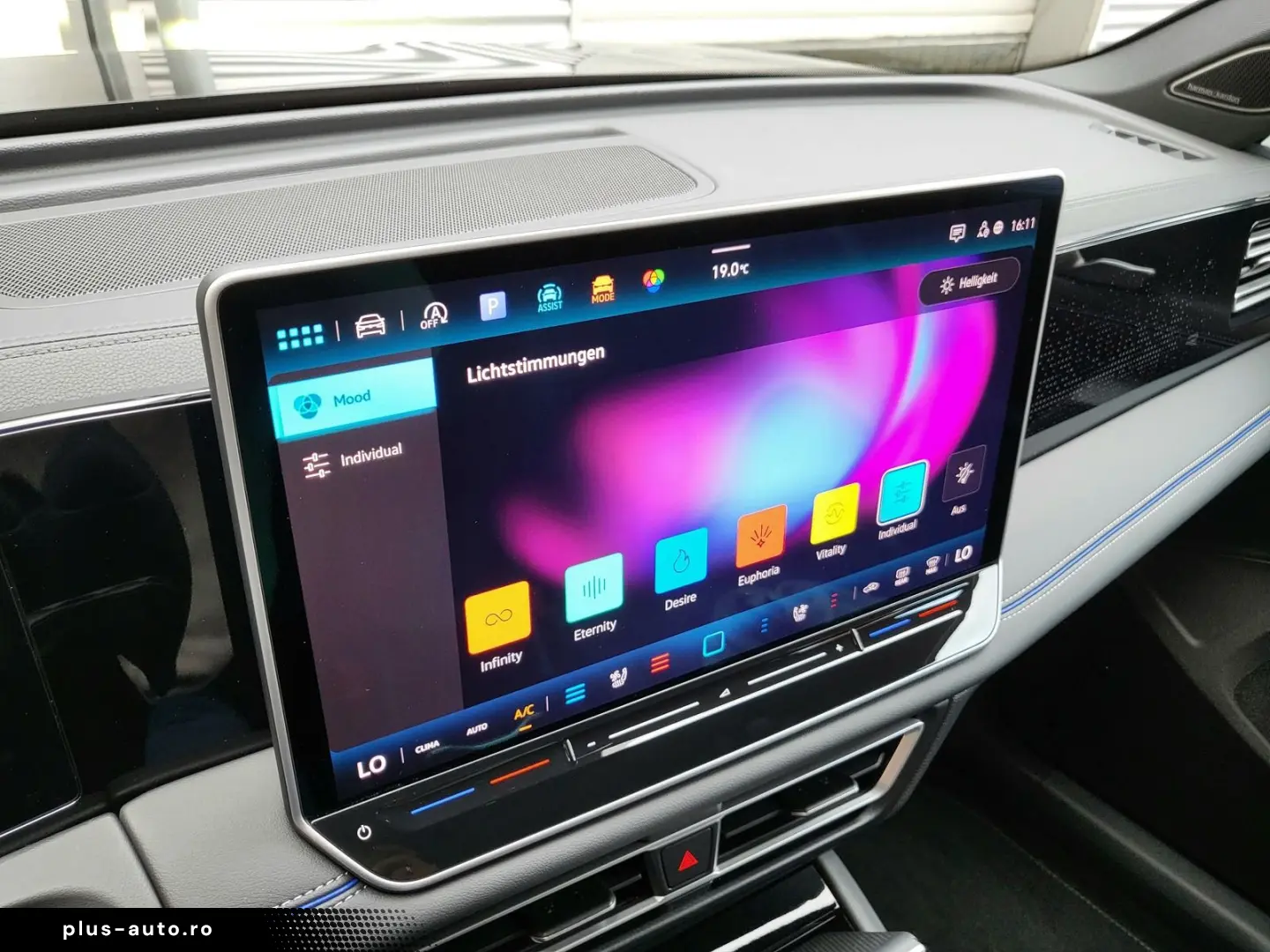 Tiguan 2.0 TDI R-Line 4x4 PAN BLACK NP 72.800¤ S