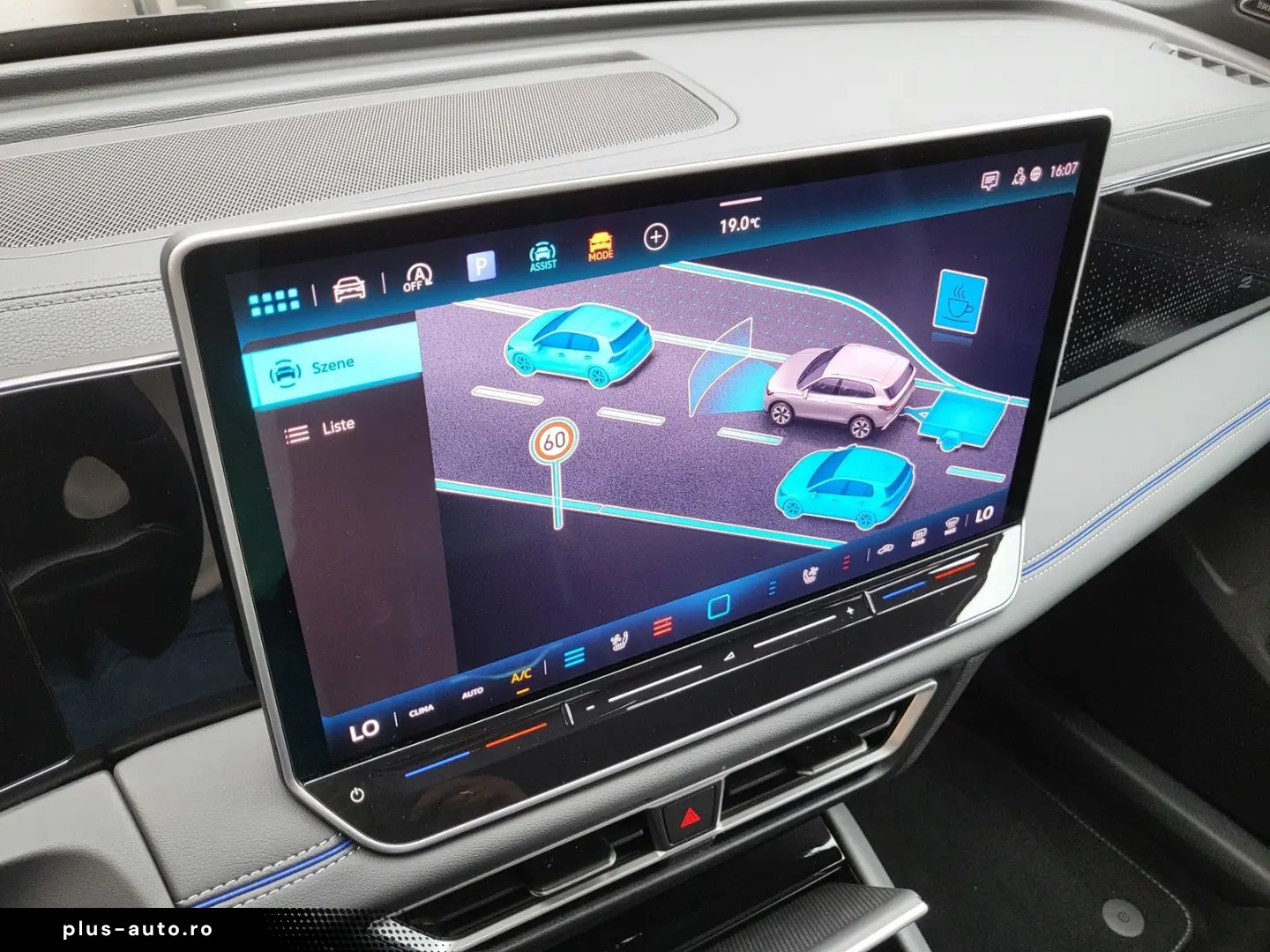 Tiguan 2.0 TDI R-Line 4x4 PAN BLACK NP 72.800¤ S