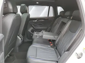 Tiguan 2.0 TDI R-Line 4x4 PAN BLACK NP 72.800¤ S