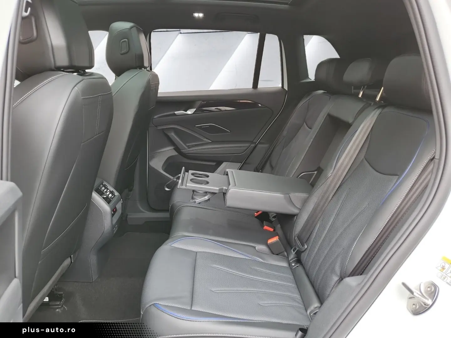 Tiguan 2.0 TDI R-Line 4x4 PAN BLACK NP 72.800¤ S