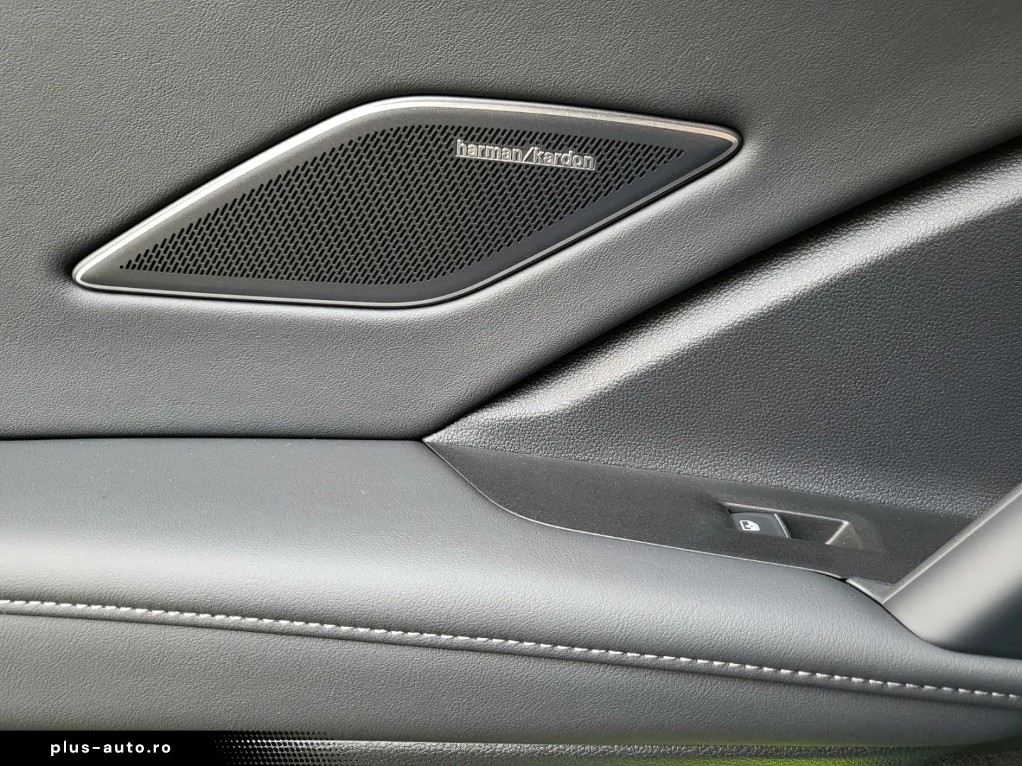 Tiguan 2.0 TDI R-Line 4x4 PAN BLACK NP 72.800¤ S