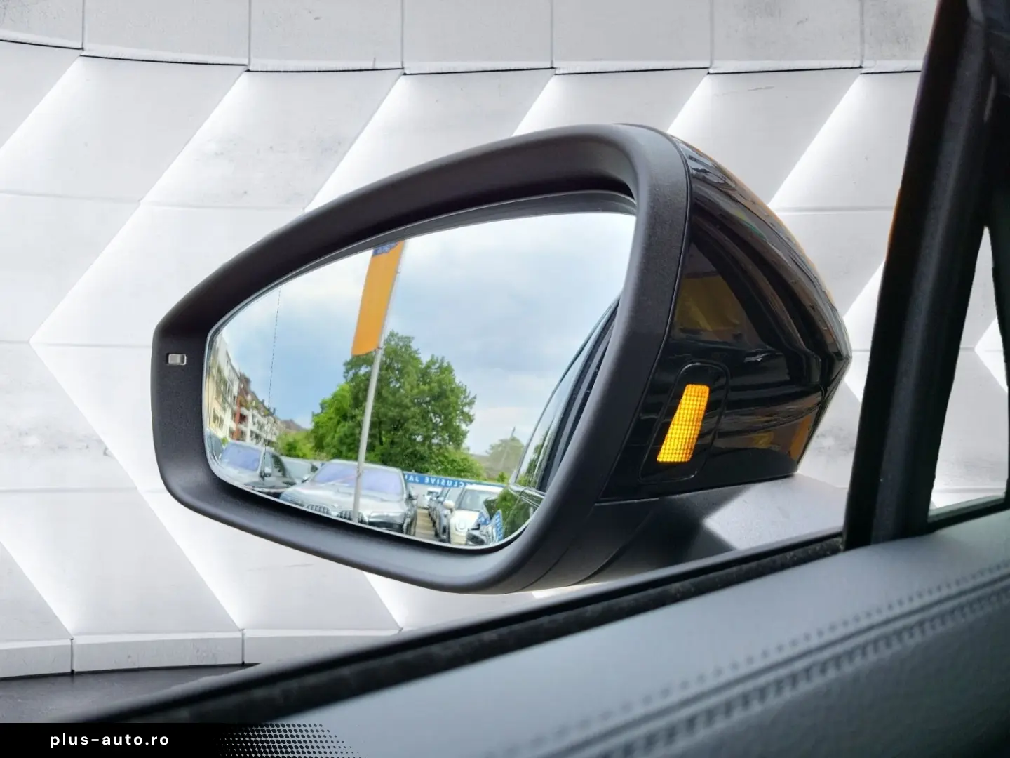 Tiguan 2.0 TDI R-Line 4x4 PAN BLACK NP 72.800¤ S