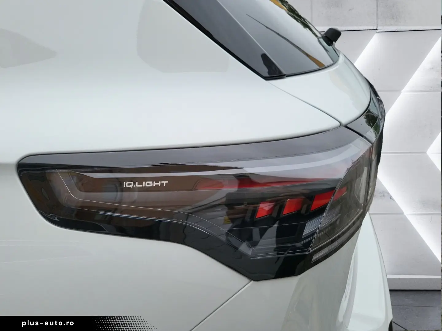 Tiguan 2.0 TDI R-Line 4x4 PAN BLACK NP 72.800¤ S