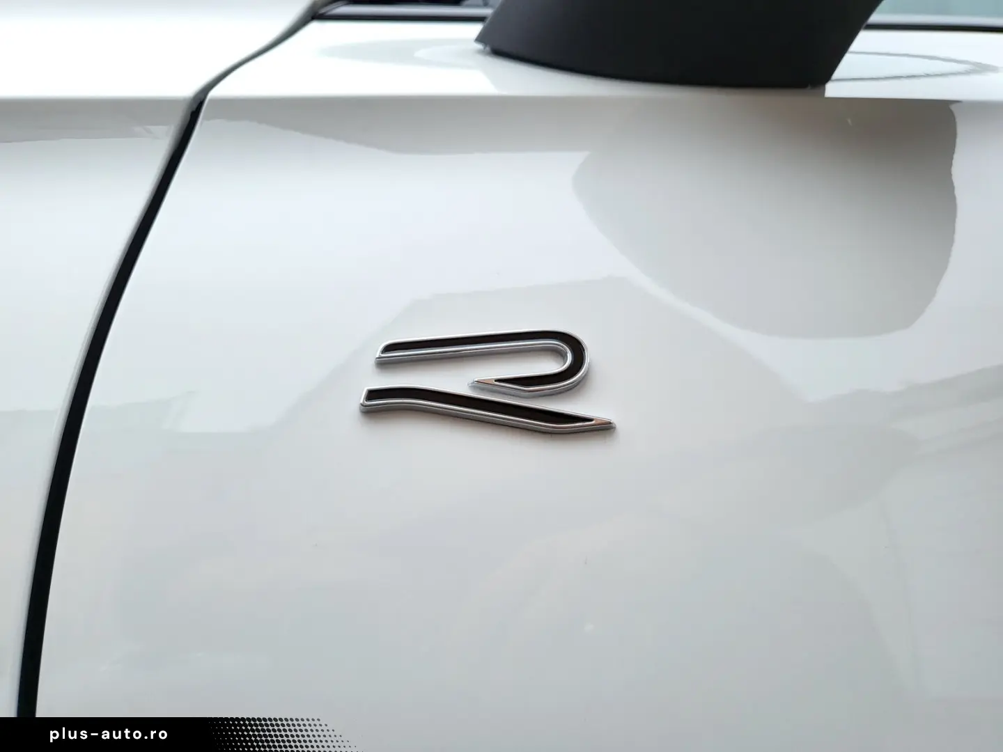 Tiguan 2.0 TDI R-Line 4x4 PAN BLACK NP 72.800¤ S