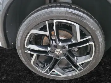 Tiguan 2.0 TDI R-Line 4x4 PAN BLACK NP 72.800¤ S