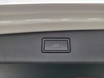 Tiguan 2.0 TDI R-Line 4x4 PAN BLACK NP 72.800¤ S