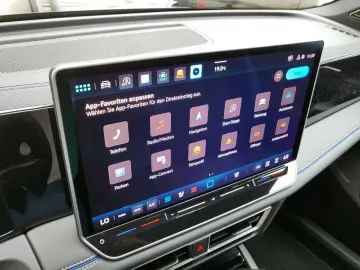 Tiguan 2.0 TDI R-Line 4x4 PAN BLACK NP 72.800¤ S