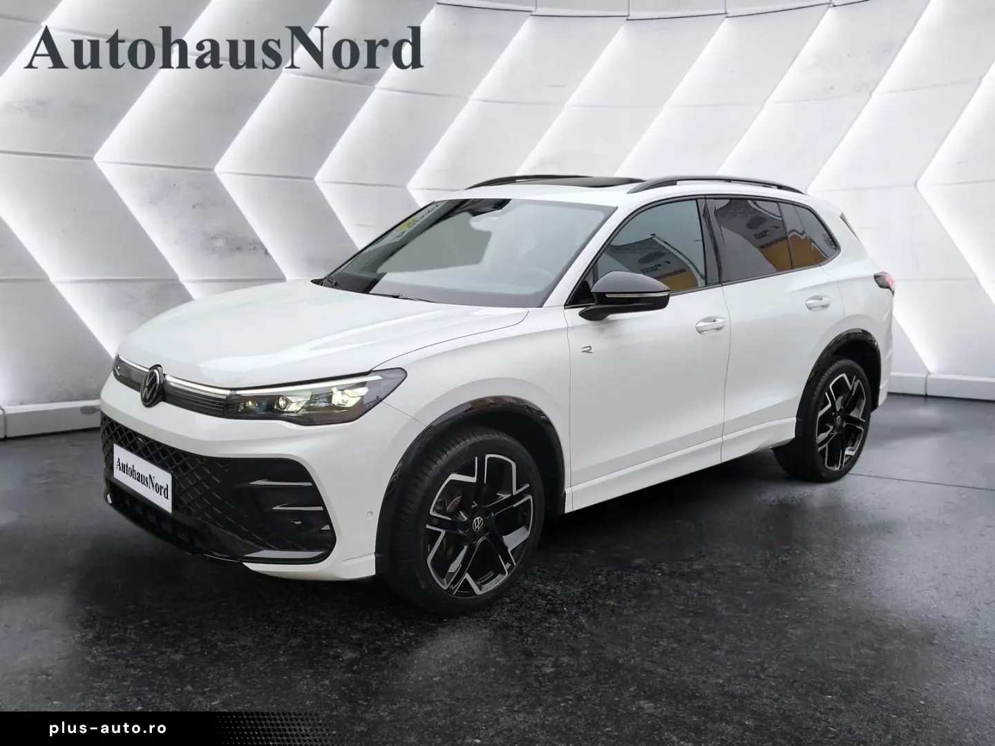 Tiguan 2.0 TDI R-Line 4x4 PAN BLACK NP 72.800¤ S