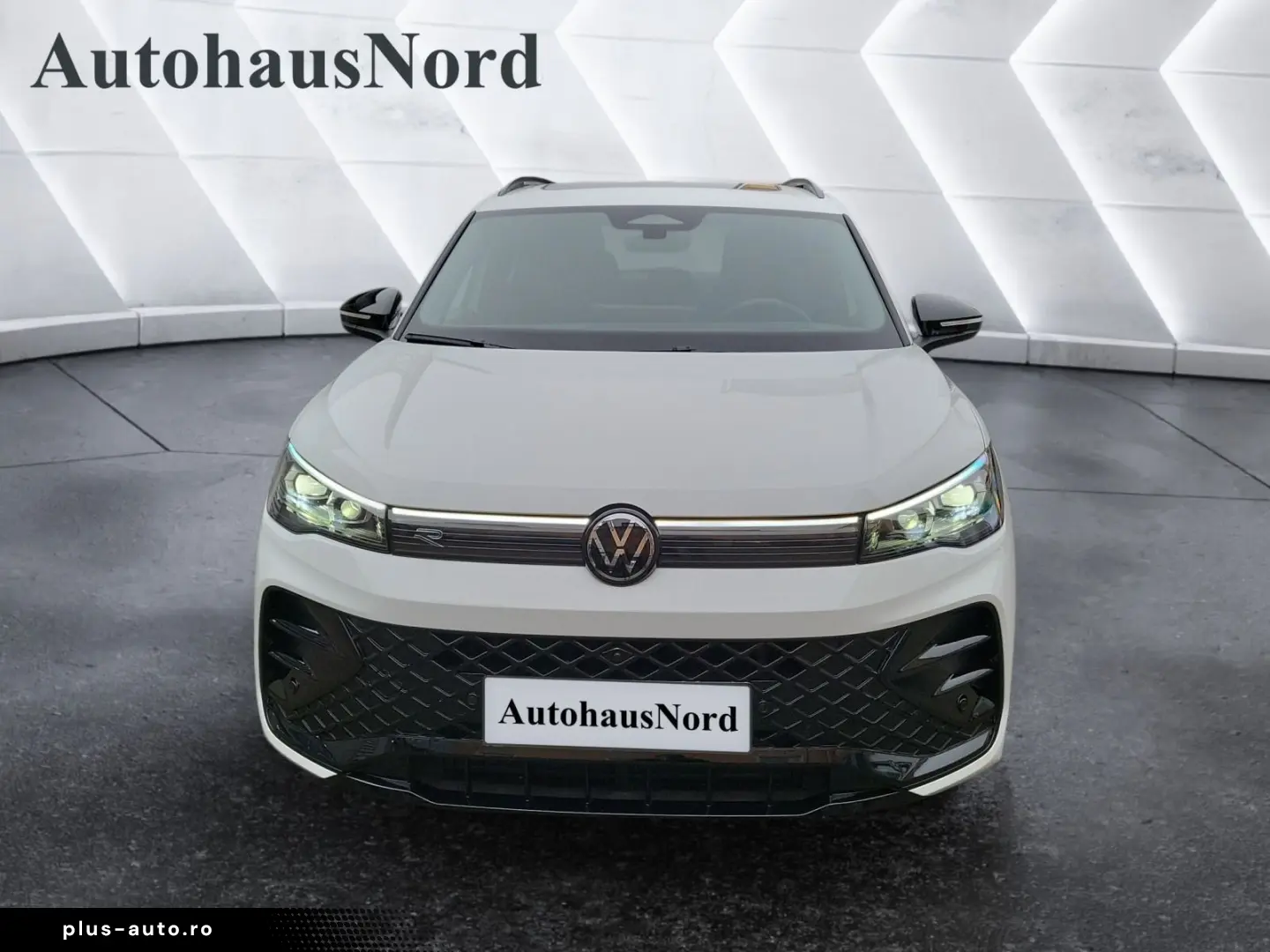 Tiguan 2.0 TDI R-Line 4x4 PAN BLACK NP 72.800¤ S