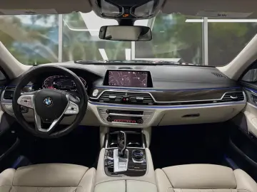 BMW 750i xDrive