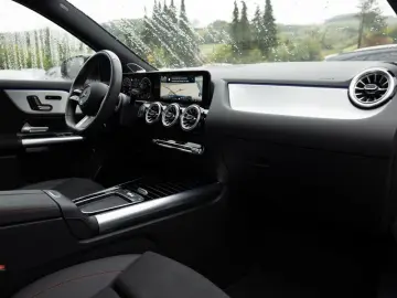 GLA 220 4M AMG-Sport MLB Pano Burm Distr Memo 19