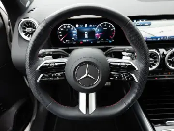 GLA 220 4M AMG-Sport MLB Pano Burm Distr Memo 19