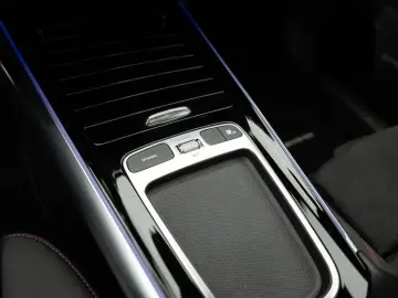 GLA 220 4M AMG-Sport MLB Pano Burm Distr Memo 19