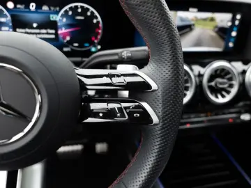 GLA 220 4M AMG-Sport MLB Pano Burm Distr Memo 19