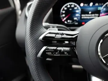 GLA 220 4M AMG-Sport MLB Pano Burm Distr Memo 19