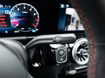 GLA 220 4M AMG-Sport MLB Pano Burm Distr Memo 19