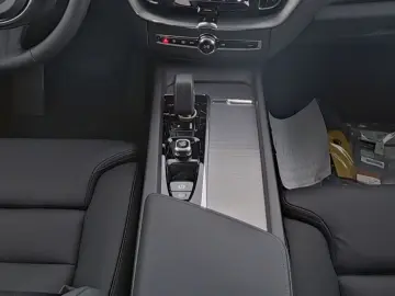 XC60 B5 B AWD Plus Dark FACEL. ACC AHK PANO 360