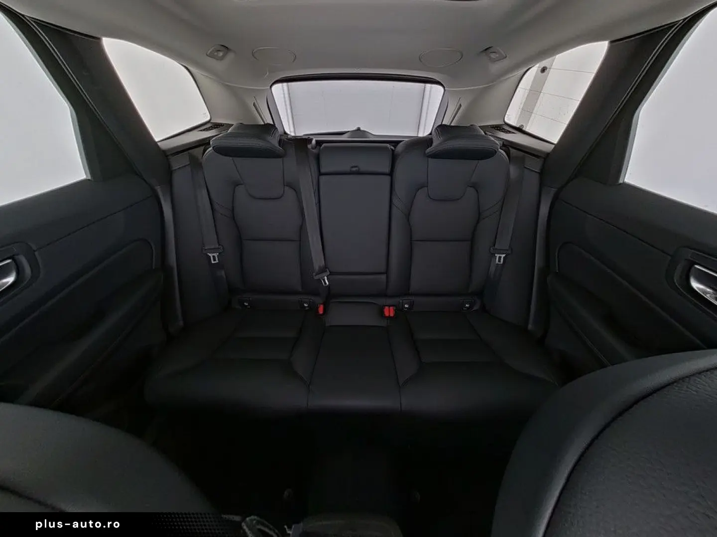 XC60 B5 B AWD Plus Dark FACEL. ACC AHK PANO 360