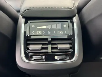 XC60 B5 AWD Ultimate Dark 360  ACC HUD H&K STHZ