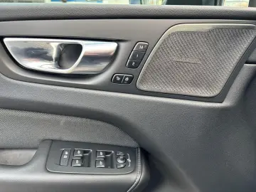 XC60 B5 AWD Ultimate Dark 360  ACC HUD H&K STHZ