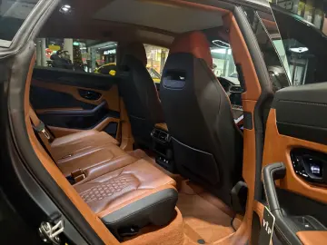 Urus S 4.0 V8 Sport Matt B&O AHK 23'' AKRAPOVIC