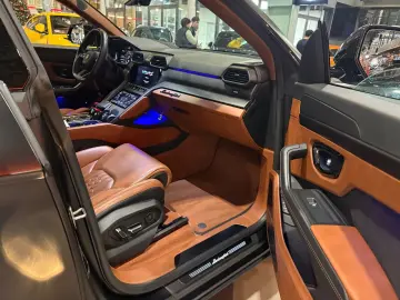 Urus S 4.0 V8 Sport Matt B&O AHK 23'' AKRAPOVIC