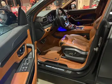 Urus S 4.0 V8 Sport Matt B&O AHK 23'' AKRAPOVIC